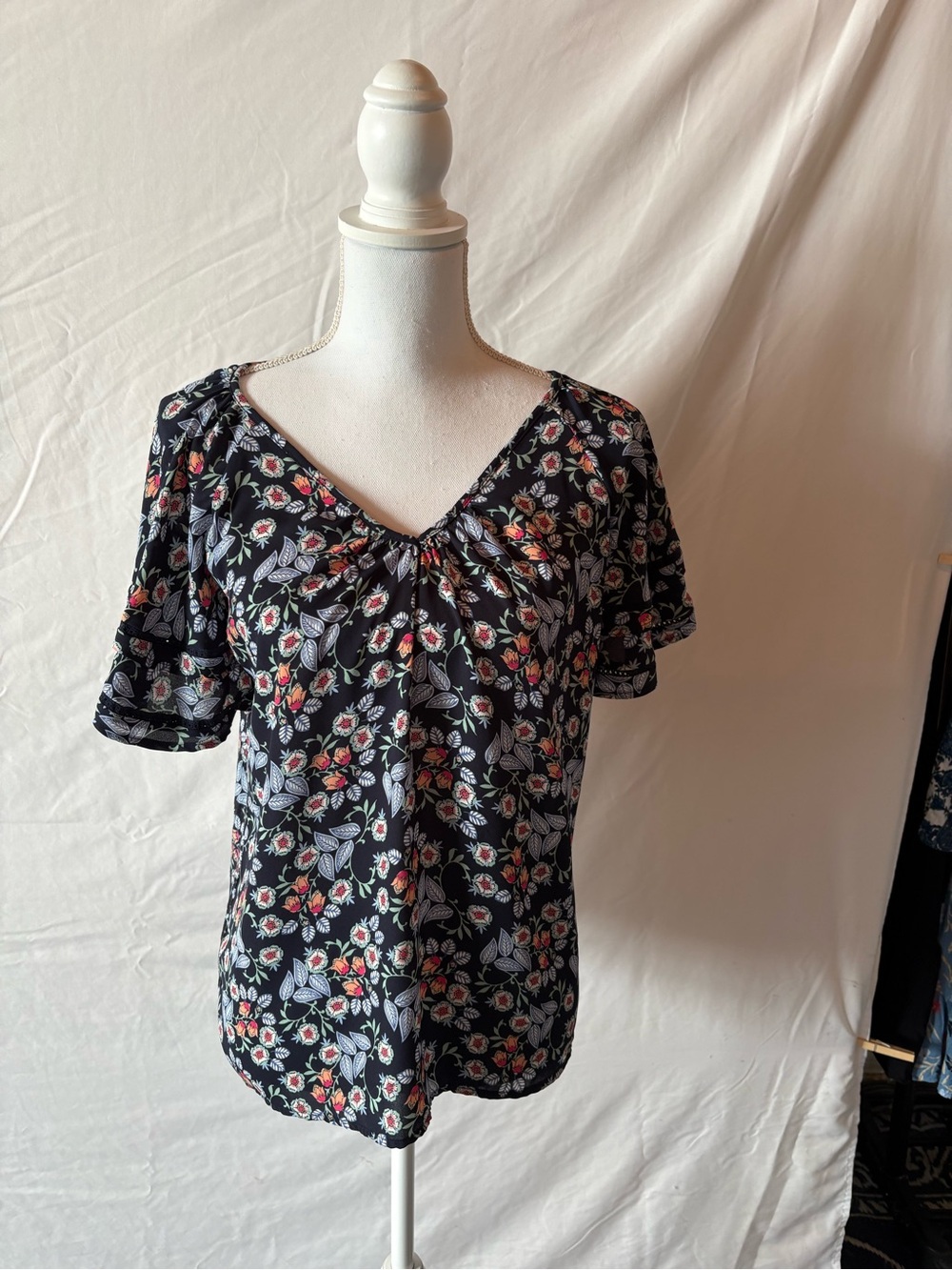 Black Floral V-Neck Short Sleeve Top